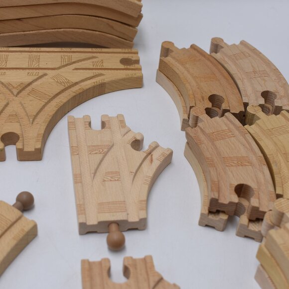Lot of 40 Genuine Thomas Wooden Tracks Railway Trains Ascending Switch Curved - Picture 10 of 11